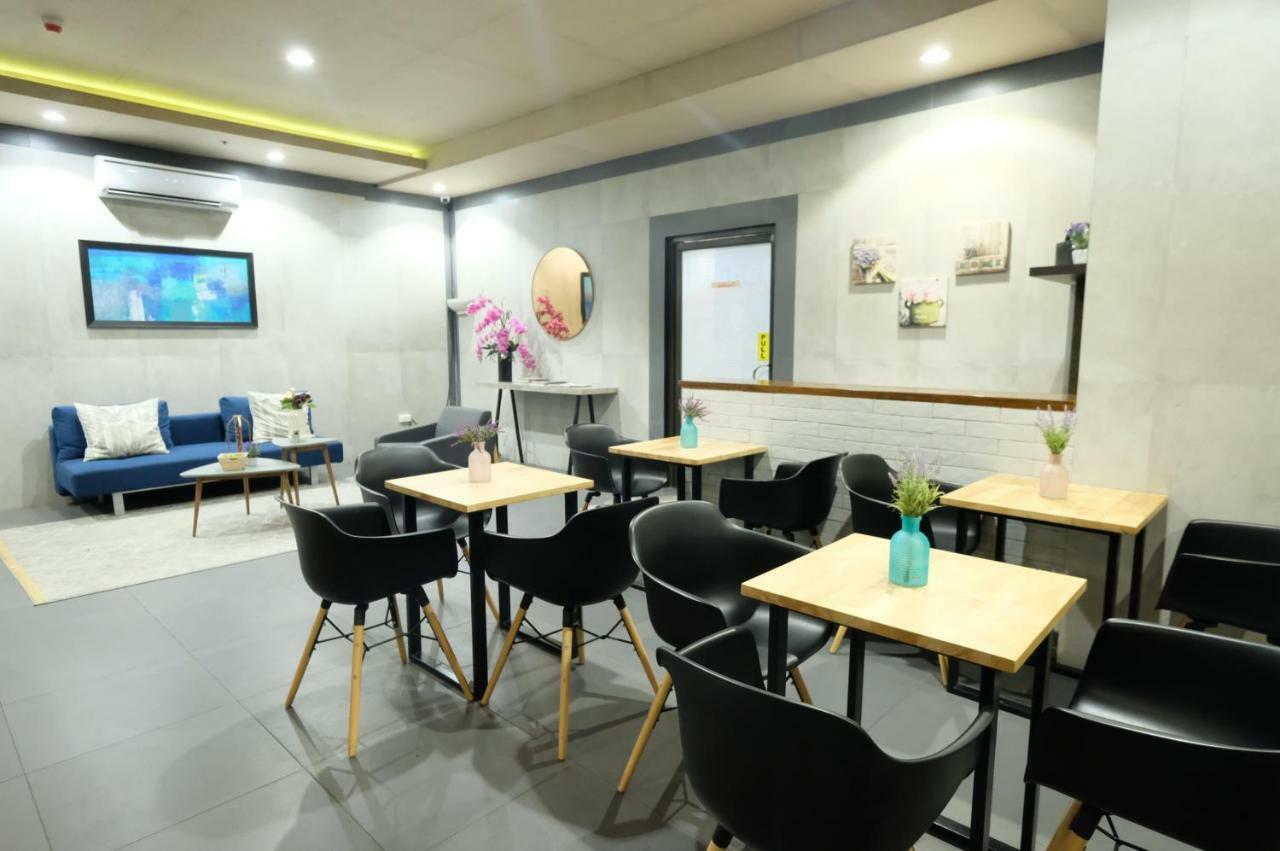 Axiaa Hotel Кесон Сити Екстериор снимка